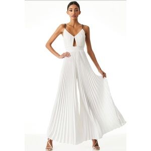 Alice + Olivia
Pleated Chain-Strap Jumpsuit